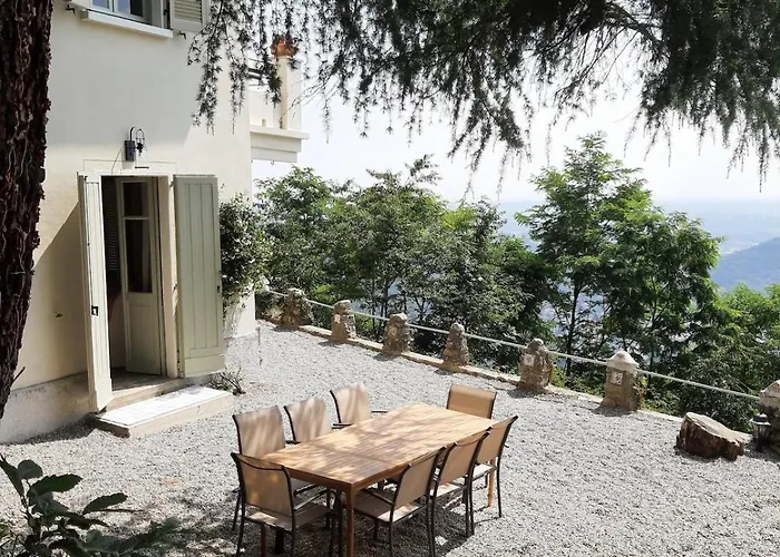Oreste, 4 Bedroom Period With View Holiday home