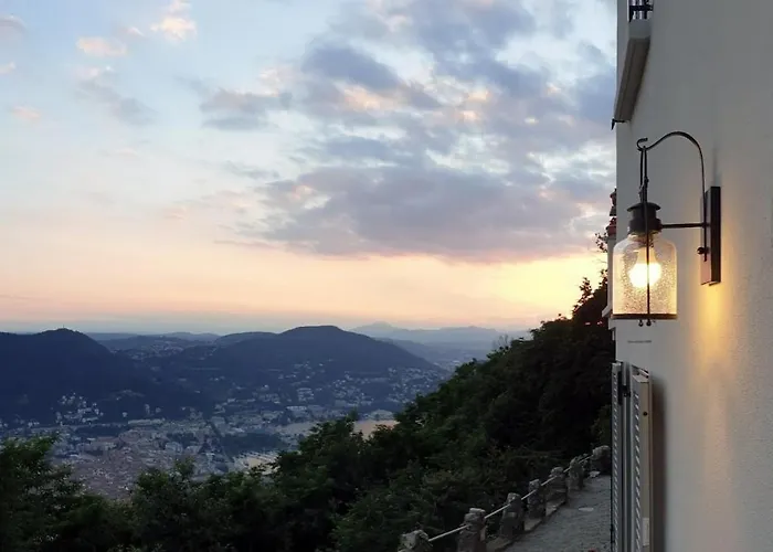 Oreste, 4 Bedroom Period With View Holiday home *