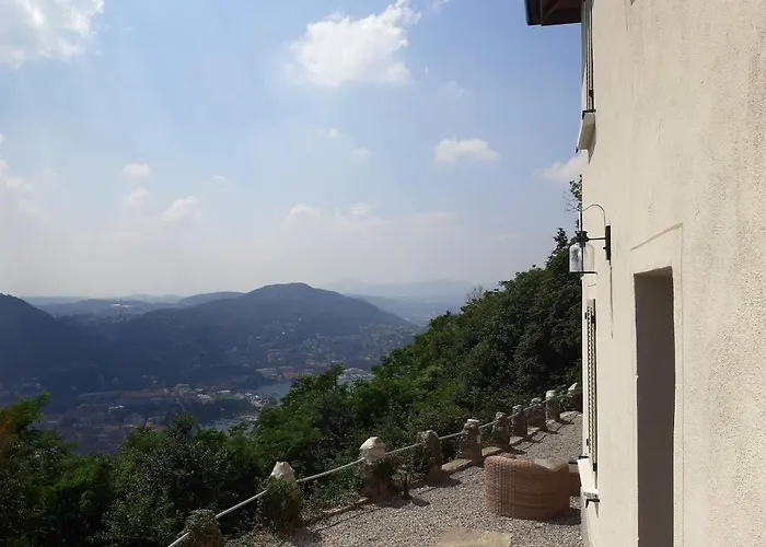 Oreste, 4 Bedroom Period With View Holiday home *