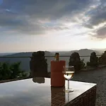 Oreste, 4 Bedroom Period With View בית נופש