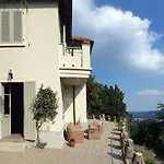בית נופש Oreste, 4 Bedroom Period With View קומו