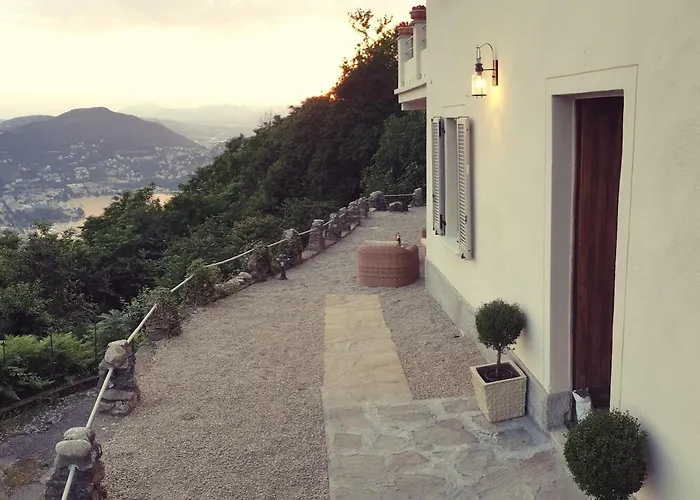 Oreste, 4 Bedroom Period With View 度假居 *